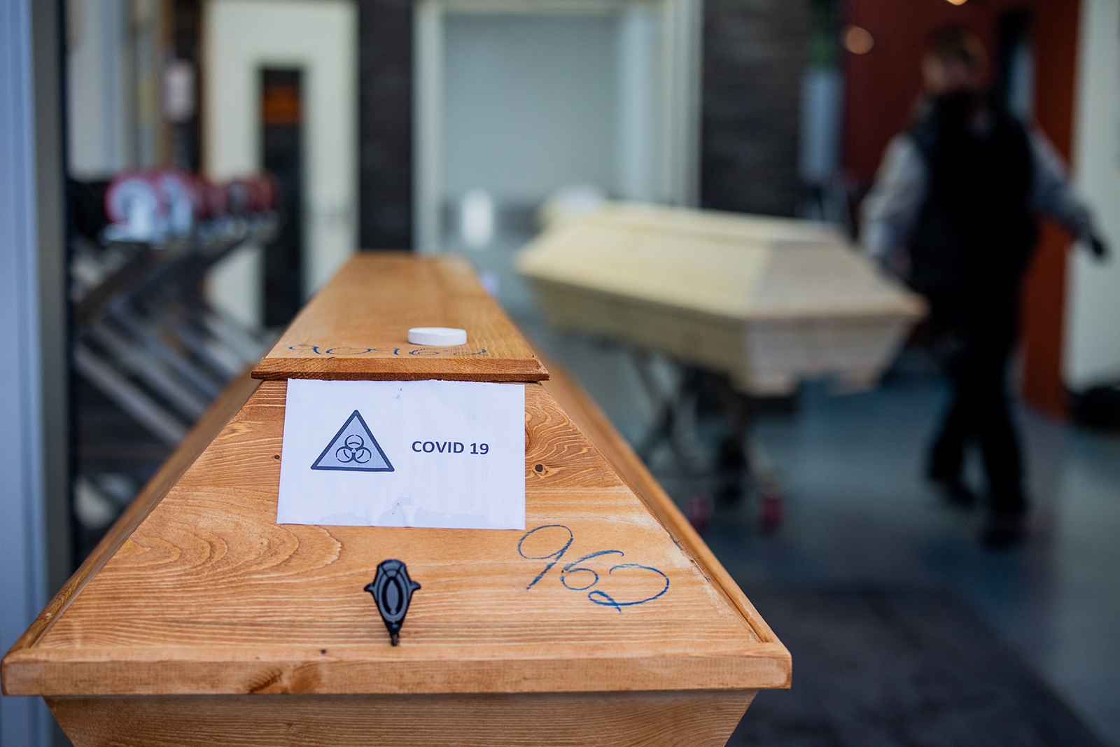 Coffin written on it "Biohazard Covid-19" He is seen at a crematorium in Dolman, Germany, on January 19.